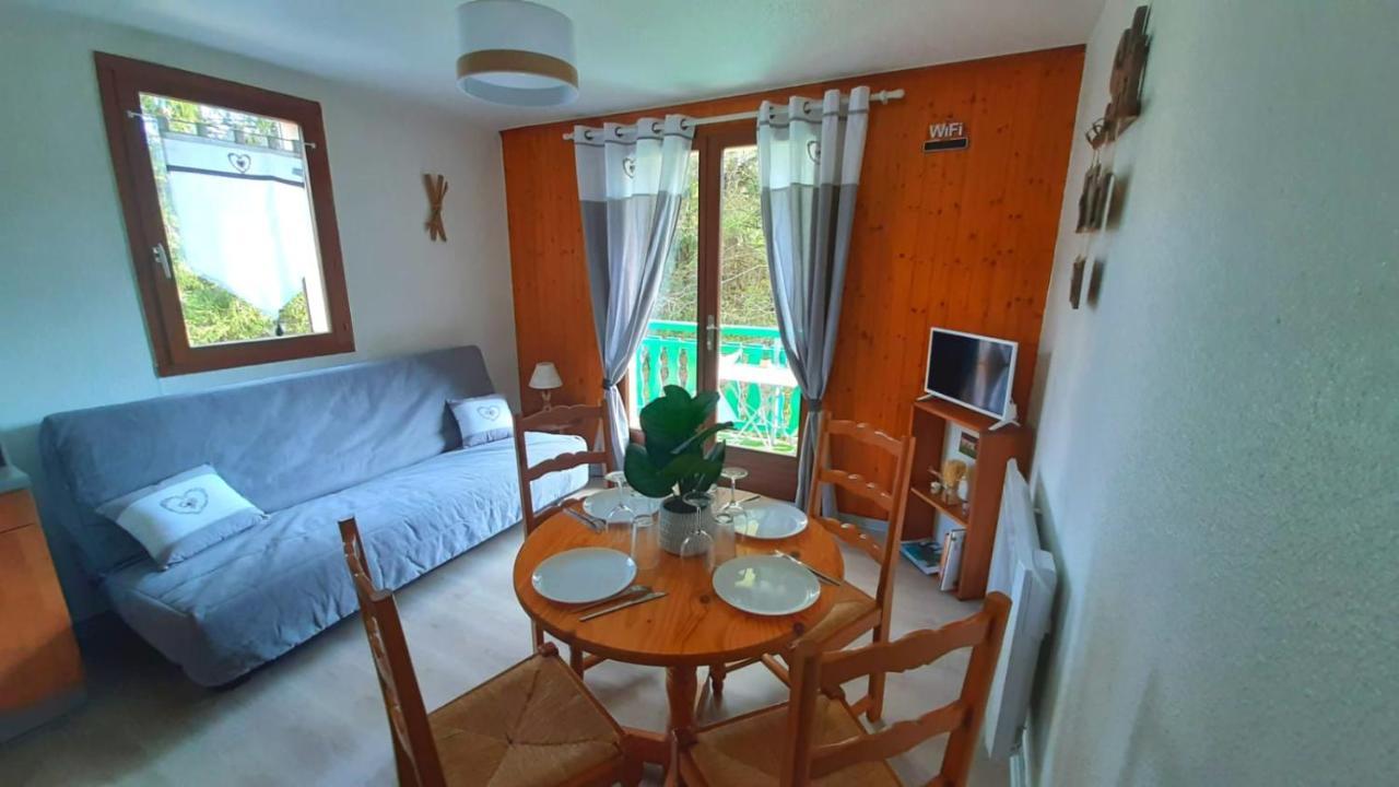 Escapade Au Calme De La Riviere Apartment เมตาบิเย ภายนอก รูปภาพ